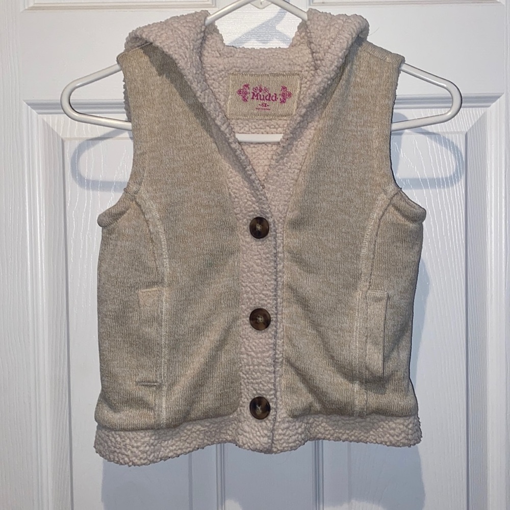 Girls Mudd hooded Vest. Size 6X